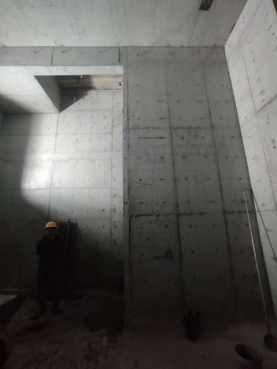 青羊墙上开槽钢筋断了有影响吗